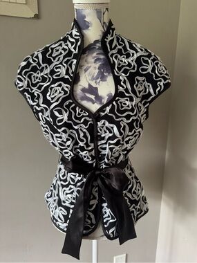 Cartise Black Top with White Floral Appliqué